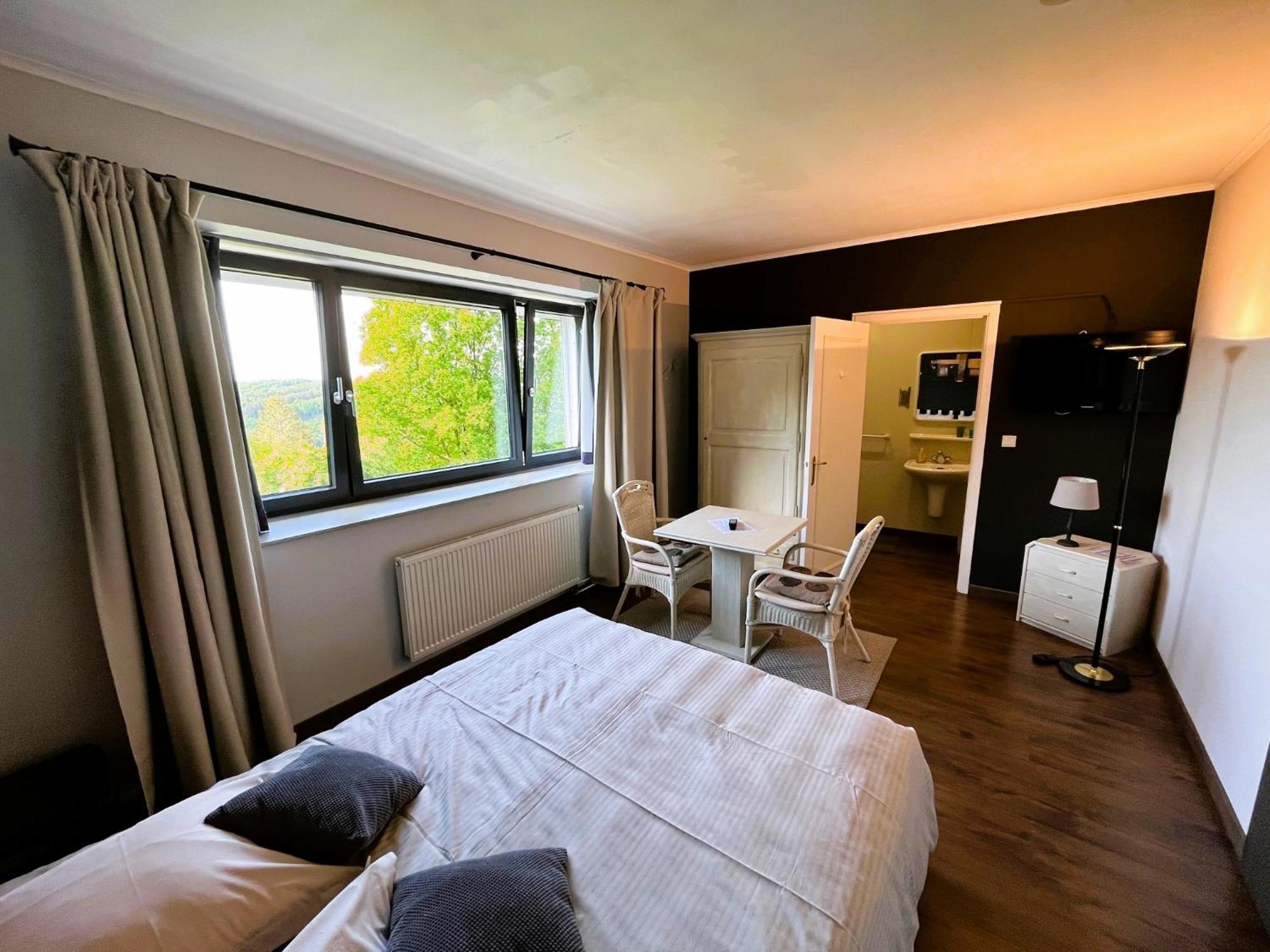 Hotel Les Alisiers Nadrin Esterno foto