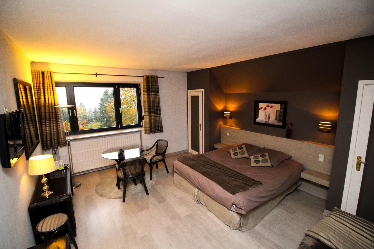 Hotel Les Alisiers Nadrin Esterno foto