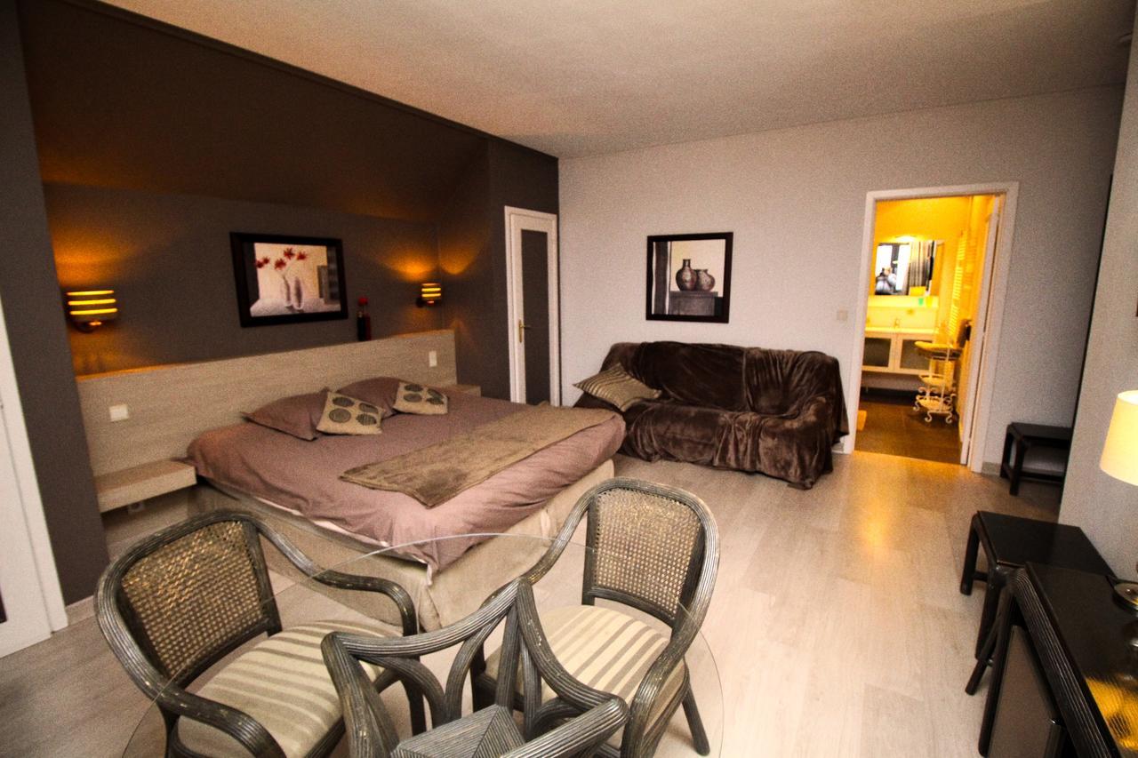 Hotel Les Alisiers Nadrin Esterno foto